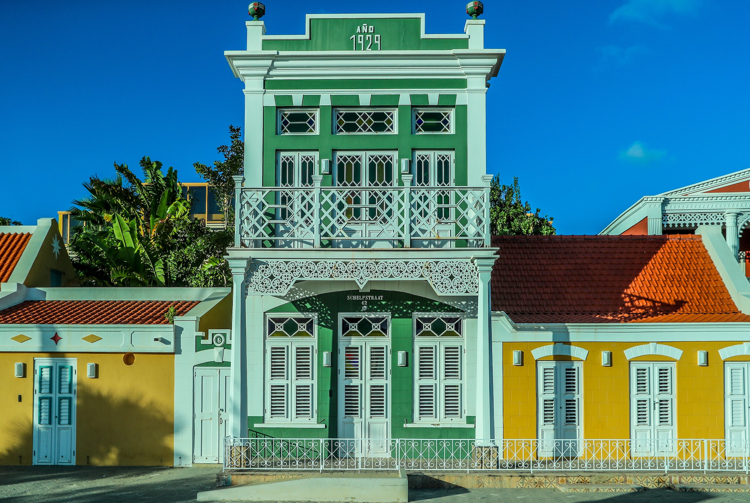 Tour of Oranjestad